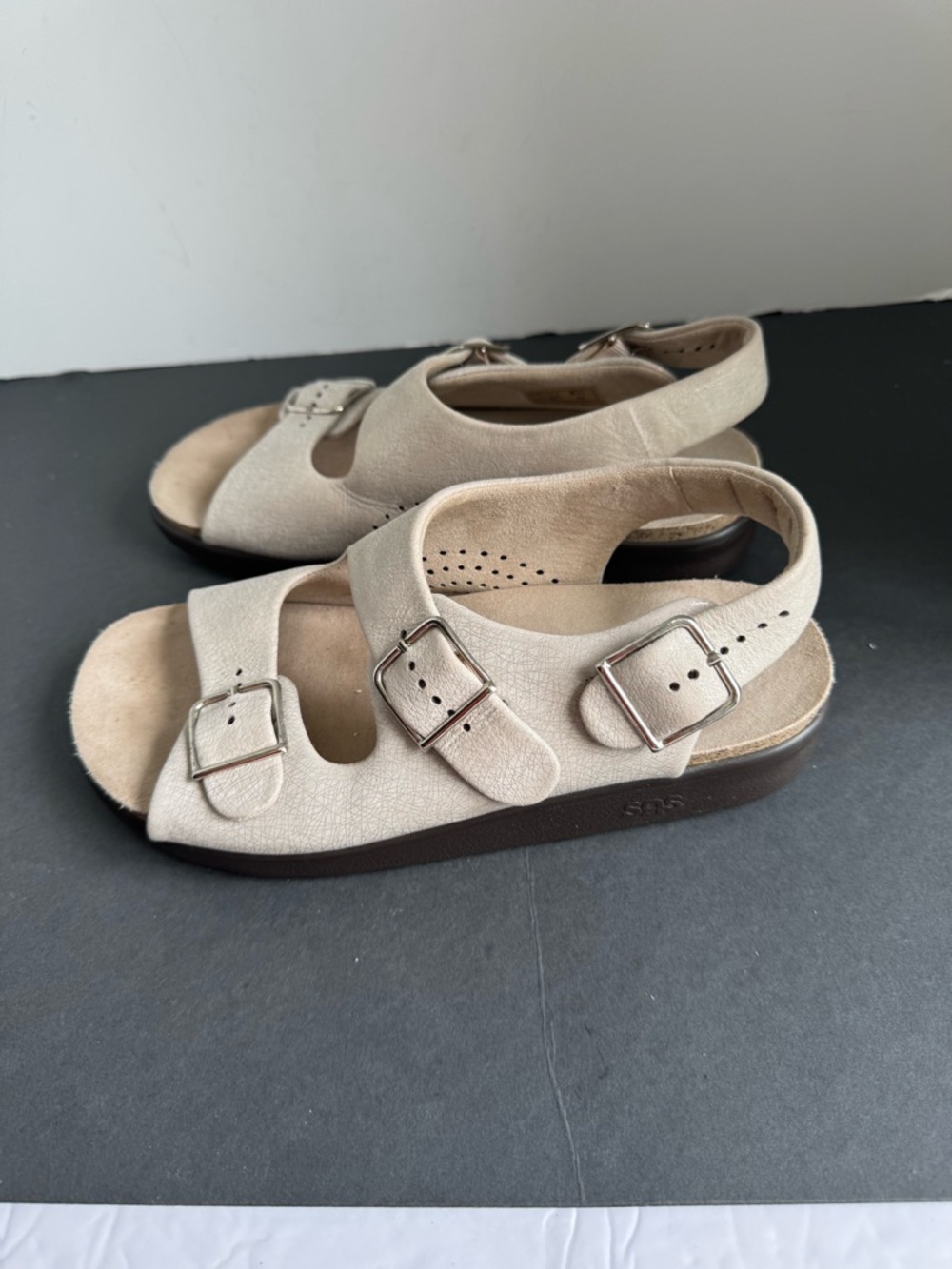 SAS Relaxed Printed Leather Buckle Strap Sandals. Size 8.5W - Picture 14 of 16